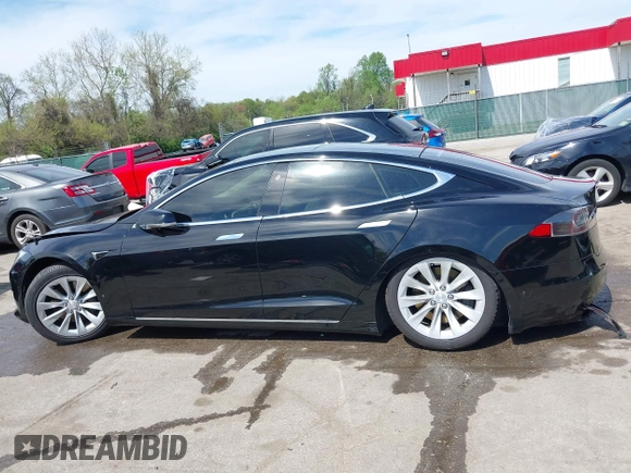 2017 Tesla Model S 60 z VIN 5YJSA1E13HF228486, wystawiony jako IAAI lot #42092686 z przebiegiem 78 089 mil mil oraz . Historia ofert i sprzedaży dostępna na DreamBid. Obrazek 14.