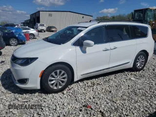 2017 Chrysler Pacifica Touring L z VIN 2C4RC1BG2HR846727, wystawiony jako Copart lot #55104615 z przebiegiem 152 855 mil mil oraz Czysty tytuł • Clean title. Historia ofert i sprzedaży dostępna na DreamBid. Obrazek 1.