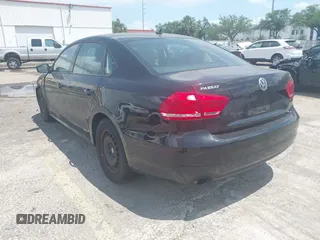 2015 Volkswagen Passat Limited Edition Edition z VIN 1VWAS7A37FC064900, wystawiony jako IAAI lot #42184766 z przebiegiem 184 905 mil mil oraz . Historia ofert i sprzedaży dostępna na DreamBid. Obrazek 3.