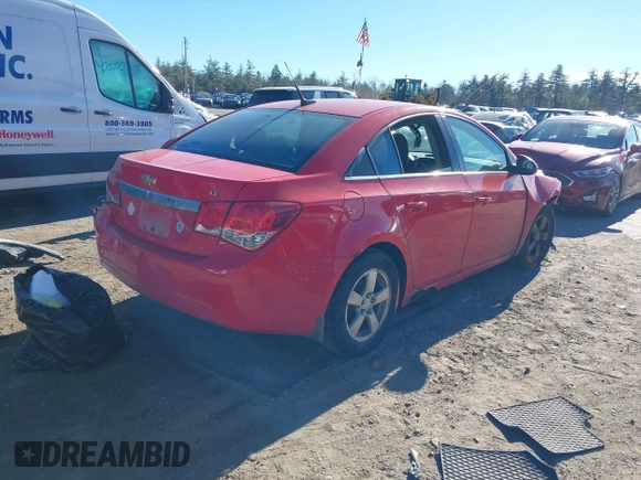 2014 Chevrolet Cruze 1LT z VIN 1G1PC5SB8E7230345, wystawiony jako IAAI lot #40846271 z przebiegiem 175 349 mil mil oraz . Historia ofert i sprzedaży dostępna na DreamBid. Obrazek 4.