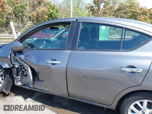 2016 Nissan Versa S z VIN 3N1CN7AP5GL916028, wystawiony jako IAAI lot #41923508 z przebiegiem 113 224 mil mil oraz . Historia ofert i sprzedaży dostępna na DreamBid. Obrazek 14.