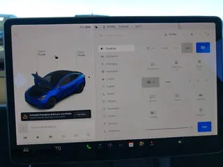 2021 Tesla Model Y Long Range z VIN 5YJYGDEE1MF296454, wystawiony jako IAAI lot #42233096 z przebiegiem 48 125 mil mil oraz . Historia ofert i sprzedaży dostępna na DreamBid. Obrazek 19.