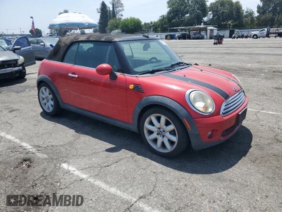 2010 MINI Convertible с VIN WMWMR3C59ATU97966, выставлен на аукционе Copart как лот 59870035 с пробегом 124 132 миль миль и Списание • Salvage title. История ставок и продаж доступна на DreamBid. Изображение 4.