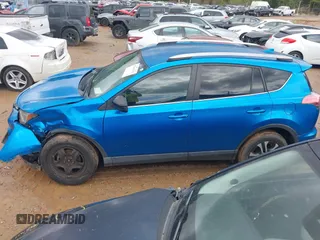 2017 Toyota RAV4 LE z VIN 2T3ZFREV4HW383558, wystawiony jako IAAI lot #42017533 z przebiegiem 113 172 mil mil oraz . Historia ofert i sprzedaży dostępna na DreamBid. Obrazek 14.