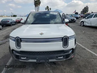 2025 Rivian R1S Adventure z VIN 7PDSGBBA1SN051768, wystawiony jako Copart lot #43838115 z przebiegiem 4875 mil mil oraz Szkoda całkowita • Salvage title. Historia ofert i sprzedaży dostępna na DreamBid. Obrazek 5.