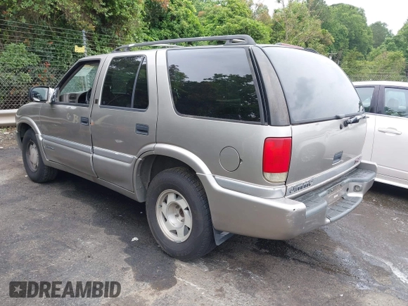 1999 GMC Jimmy SLE z VIN 1GKCS13W0X2512048, wystawiony jako IAAI lot #42364175 z przebiegiem 195 301 mil mil oraz . Historia ofert i sprzedaży dostępna na DreamBid. Obrazek 3.