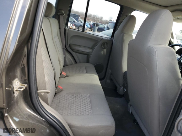 2005 Jeep Liberty Sport with VIN 1J4GL48K85W711849, listed as a Copart auction lot 46824415 with 186,117 mi miles and Salvage Title. Bid and sale history available at carsss.com. Image 11.
