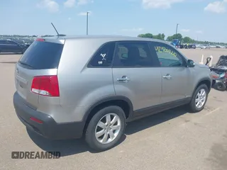 2013 Kia Sorento LX with VIN 5XYKTCA62DG422033, listed as a IAAI auction lot 42420920 with 88,708 mi miles and . Bid and sale history available at DreamBid. Image 4.