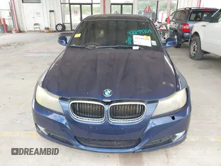 2011 BMW 3 Series 328i xDrive z VIN WBAPK5G55BNN29311, wystawiony jako IAAI lot #42299764 z przebiegiem 163 990 mil mil oraz . Historia ofert i sprzedaży dostępna na DreamBid. Obrazek 6.