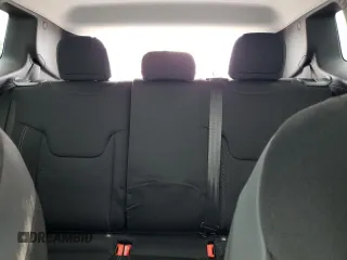 2023 Jeep Renegade Altitude z VIN ZACNJDE16PPP35515, wystawiony jako Copart lot #57641465 z przebiegiem 75 422 mil mil oraz Szkoda całkowita • Salvage title. Historia ofert i sprzedaży dostępna na DreamBid. Obrazek 10.