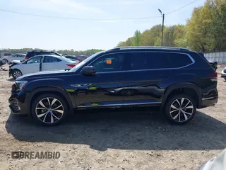 2024 Volkswagen Atlas SEL Premium R-Line z VIN 1V2FR2CAXRC524508, wystawiony jako IAAI lot #41922839 z przebiegiem 53 393 mil mil oraz . Historia ofert i sprzedaży dostępna na DreamBid. Obrazek 14.