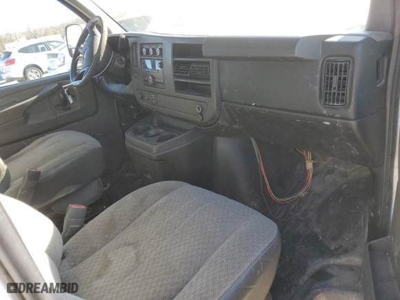 2014 GMC Savana Cargo Van with VIN 1GTW7FCA3E1915858, listed as a Copart auction lot 81833324 with 249,661 mi miles and Salvage Title. Bid and sale history available at carsss.com. Image 8.