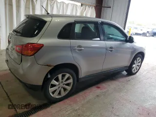 2015 Mitsubishi Outlander ES z VIN 4A4AR3AU6FE008170, wystawiony jako Copart lot #55080575 z przebiegiem 125 125 mil mil oraz Szkoda całkowita • Salvage title. Historia ofert i sprzedaży dostępna na DreamBid. Obrazek 3.