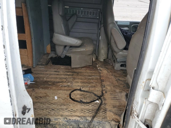 2001 GMC Savana z VIN 1GTHG39R311114765, wystawiony jako Copart lot #45540095 z przebiegiem 270 081 mil mil oraz Szkoda całkowita • Salvage title. Historia ofert i sprzedaży dostępna na DreamBid. Obrazek 11.