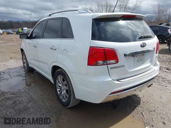 2013 Kia Sorento SX with VIN 5XYKW4A2XDG381578, listed as a IAAI auction lot 41846320 with 185,112 mi miles. Bid and sale history available at carsss.com. Image 3.