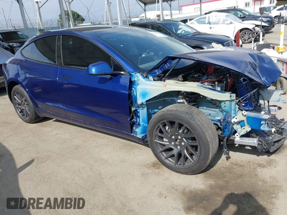 2025 Tesla Model 3 Long Range z VIN 5YJ3E1EB3SF907019, wystawiony jako IAAI lot #42117014 z przebiegiem 3 323 mil mil oraz . Historia ofert i sprzedaży dostępna na DreamBid. Obrazek 1.