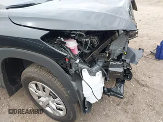 2025 Toyota Corolla Cross L z VIN 7MUAAABG5SV124532, wystawiony jako IAAI lot #42021771 z przebiegiem 7 mil mil oraz . Historia ofert i sprzedaży dostępna na DreamBid. Obrazek 17.