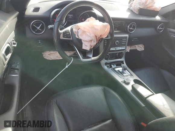 2018 Mercedes-Benz SLC 300 z VIN WDDPK3JA4JF155592, wystawiony jako Copart lot #80042324 z przebiegiem 89 312 mil mil oraz Szkoda całkowita • Salvage title. Historia ofert i sprzedaży dostępna na DreamBid. Obrazek 8.