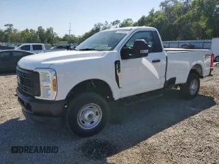 2024 Ford F-250 XL z VIN 1FTBF2BA1REC20837, wystawiony jako Copart lot #53203825 z przebiegiem Nie podano mil oraz Szkody całkowita. Historia ofert i sprzedaży dostępna na DreamBid. Obrazek 1.