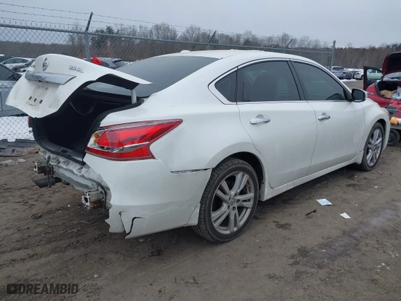 2013 Nissan Altima 3.5 SL with VIN 1N4BL3AP1DC173971, listed as a IAAI auction lot 41330016 with 185,945 mi miles. Bid and sale history available at carsss.com. Image 4.