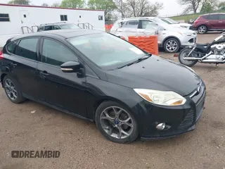 2014 Ford Focus SE z VIN 1FADP3K20EL386198, wystawiony jako IAAI lot #42157909 z przebiegiem 125 097 mil mil oraz . Historia ofert i sprzedaży dostępna na DreamBid. Obrazek 1.