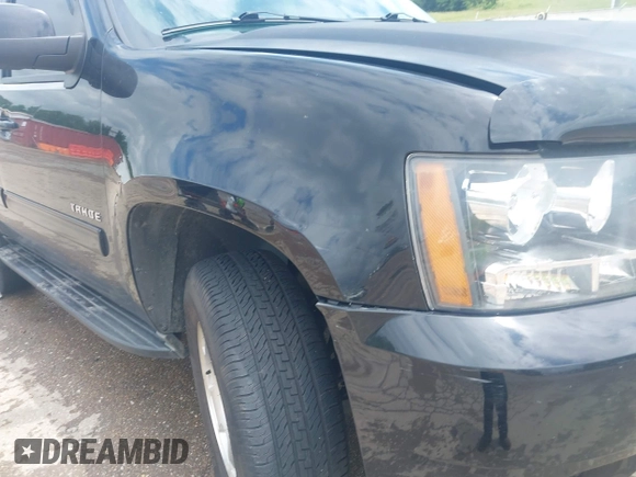 2014 Chevrolet Tahoe LT z VIN 1GNSKBE02ER133795, wystawiony jako IAAI lot #42335322 z przebiegiem 217 292 mil mil oraz . Historia ofert i sprzedaży dostępna na DreamBid. Obrazek 19.