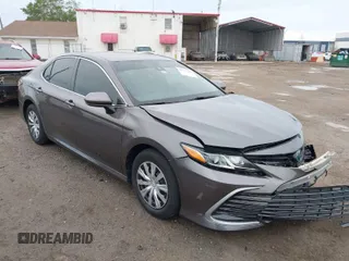 2022 Toyota Camry Hybrid LE with VIN 4T1C31AK8NU577171, listed as a IAAI auction lot 41877300 with 22,157 mi miles. Bid and sale history available at carsss.com. Image 1.