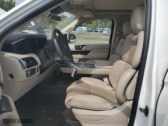 2020 Lincoln Navigator L Reserve with VIN 5LMJJ3LT5LEL06989, listed as a Copart auction lot 69583344 with 31,688 mi miles and Salvage Title. Bid and sale history available at carsss.com. Image 7.