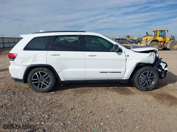 2019 Jeep Grand Cherokee Trailhawk with VIN 1C4RJFLG7KC726830, listed as a IAAI auction lot 41448850 with 97,218 mi miles. Bid and sale history available at carsss.com. Image 13.