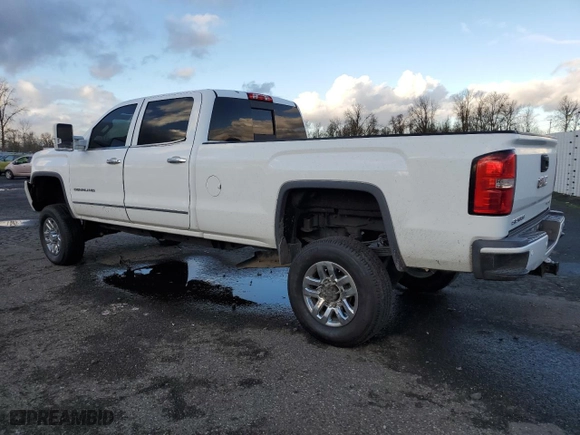 2015 GMC Sierra 3500HD Denali with VIN 1GT424E87FF176566, listed as a Copart auction lot 87201084 with 141,245 mi miles and Salvage Title. Bid and sale history available at carsss.com. Image 2.