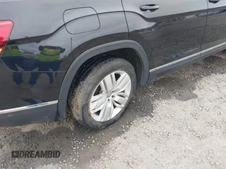 2018 Volkswagen Atlas SEL Premium z VIN 1V2NR2CAXJC554740, wystawiony jako IAAI lot #41773681 z przebiegiem 83 296 mil mil oraz . Historia ofert i sprzedaży dostępna na DreamBid. Obrazek 17.
