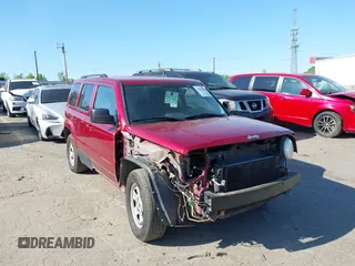 2017 Jeep Patriot Sport with VIN 1C4NJPBB8HD103682, listed as a IAAI auction lot 42001898 with 204,000 mi miles. Bid and sale history available at carsss.com. Image 1.