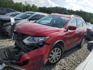 2017 Nissan Rogue S z VIN JN8AT2MT4HW131022, wystawiony jako Copart lot #57325565 z przebiegiem 125 131 mil mil oraz Szkoda całkowita • Salvage title. Historia ofert i sprzedaży dostępna na DreamBid. Obrazek 1.