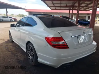 2014 Mercedes-Benz C 250 с VIN WDDGJ4HBXEG289823, выставлен на аукционе IAAI как лот 42344530 с пробегом 122 670 миль миль и . История ставок и продаж доступна на DreamBid. Изображение 3.