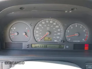 2000 Volvo S70 z VIN YV1LS56D4Y2651849, wystawiony jako IAAI lot #42246127 z przebiegiem 153 319 mil mil oraz . Historia ofert i sprzedaży dostępna na DreamBid. Obrazek 7.