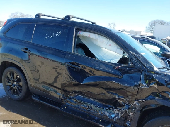 2019 Toyota Highlander SE with VIN 5TDJZRFH1KS970824, listed as a IAAI auction lot 41658366 with 156,543 mi miles. Bid and sale history available at carsss.com. Image 13.