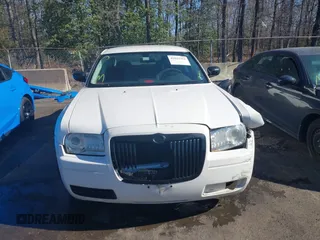 2008 Chrysler 300 LX with VIN 2C3KA43R58H155212, listed as a IAAI auction lot 41812362 with 195,184 mi miles. Bid and sale history available at carsss.com. Image 12.