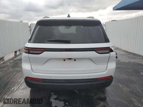 2024 Jeep Grand Cherokee Altitude with VIN 1C4RJGAG7R8546530, listed as a Copart auction lot 76833584 with 9,456 mi miles and Clean title. Bid and sale history available at DreamBid. Image 6.