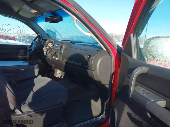 2008 Chevrolet Silverado 1500 LT w/1LT with VIN 1GCEK19J38Z110310, listed as a IAAI auction lot 41642206 with 160,051 mi miles. Bid and sale history available at carsss.com. Image 5.