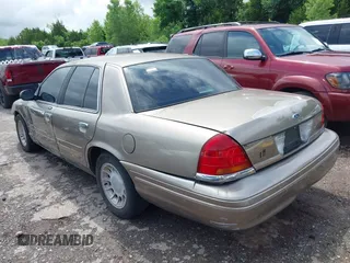 2002 Ford Crown Victoria LX z VIN 2FAFP74W52X112493, wystawiony jako IAAI lot #42197164 z przebiegiem 103 941 mil mil oraz . Historia ofert i sprzedaży dostępna na DreamBid. Obrazek 3.
