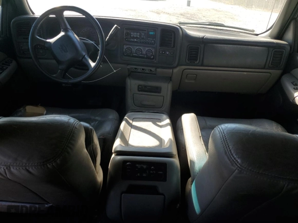 2002 Chevrolet Tahoe LT with VIN 1GNEK13Z32R130263, listed as a Copart auction lot 75677274 with 215,534 mi miles and Clean Title. Bid and sale history available at carsss.com. Image 8.