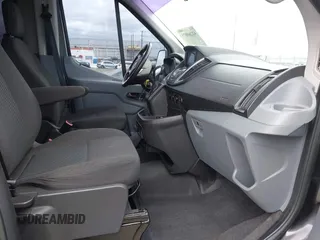 2018 Ford Transit XL z VIN 1FBZX2CG0JKA09945, wystawiony jako IAAI lot #42260073 z przebiegiem 60 838 mil mil oraz . Historia ofert i sprzedaży dostępna na DreamBid. Obrazek 5.