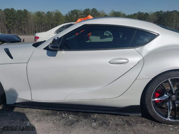 2021 Toyota GR Supra 3.0 with VIN WZ1DB0C08MW043660, listed as a IAAI auction lot 41865609 with 17,463 mi miles. Bid and sale history available at carsss.com. Image 15.