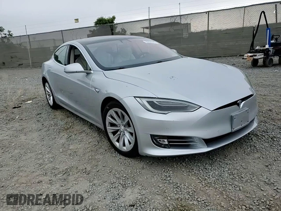 2018 Tesla Model S 75D z VIN 5YJSA1E25JF282919, wystawiony jako Copart lot #60255745 z przebiegiem 94 066 mil mil oraz Szkoda całkowita • Salvage title. Historia ofert i sprzedaży dostępna na DreamBid. Obrazek 14.