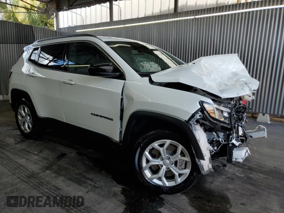 2024 Jeep Compass Latitude с VIN 3C4NJDBN6RT110487, выставлен на аукционе Copart как лот 62075885 с пробегом 26 410 миль миль и Списание • Salvage title. История ставок и продаж доступна на DreamBid. Изображение 4.
