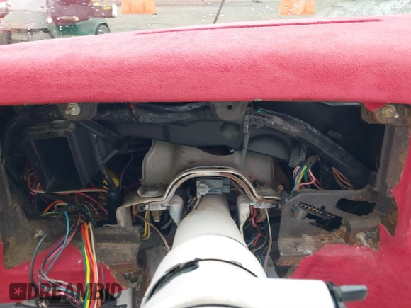 1984 Chevrolet Monte Carlo z VIN 1G1AZ37GXER150014, wystawiony jako IAAI lot #41739591 z przebiegiem Nie podano mil oraz . Historia ofert i sprzedaży dostępna na DreamBid. Obrazek 7.