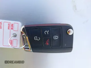 2018 Volkswagen Tiguan SEL z VIN 3VV2B7AX6JM039344, wystawiony jako IAAI lot #41934536 z przebiegiem 93 838 mil mil oraz . Historia ofert i sprzedaży dostępna na DreamBid. Obrazek 11.