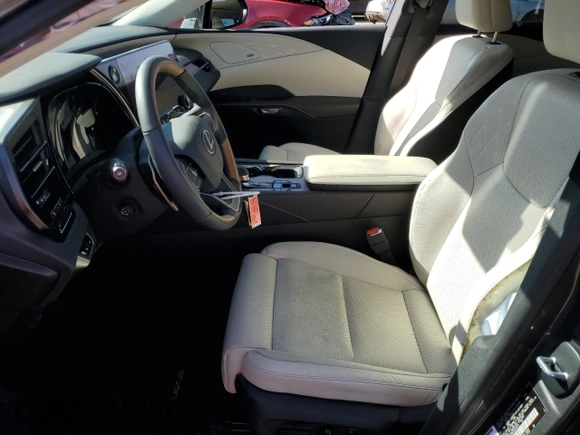 2024 Lexus RX 350h z VIN 2T2BBMCA4RC052812, wystawiony jako Copart lot #53914525 z przebiegiem 8 550 mil mil oraz Szkoda całkowita • Salvage title. Historia ofert i sprzedaży dostępna na DreamBid. Obrazek 7.