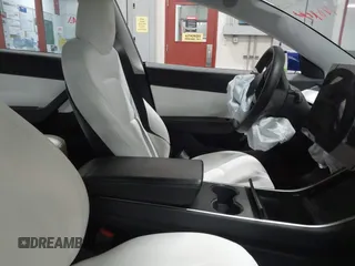 2020 Tesla Model 3 Performance z VIN 5YJ3E1EC7LF641885, wystawiony jako IAAI lot #41372794 z przebiegiem Nie podano mil oraz . Historia ofert i sprzedaży dostępna na DreamBid. Obrazek 5.