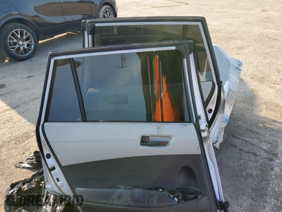 2023 Toyota Corolla Cross L z VIN 7MUAAAAG0PV064006, wystawiony jako Copart lot #57481625 z przebiegiem Nie podano mil oraz Nie do naprawy • Non repairable. Historia ofert i sprzedaży dostępna na DreamBid. Obrazek 10.